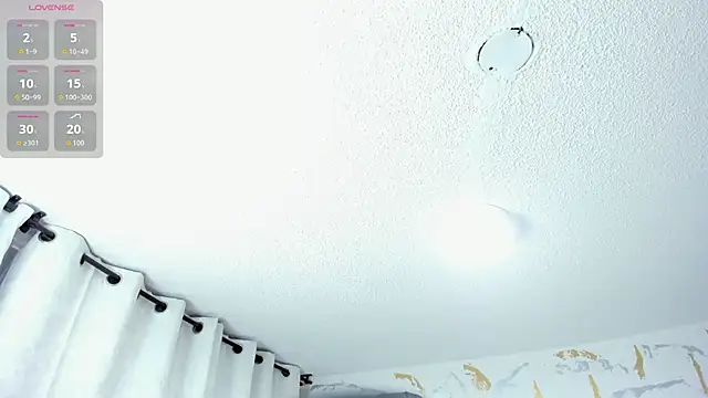 Snapshot of Cristal_Velle chatting on December 14, 12:21 pm Cristal Velle online show from December 14, 12:21 pm