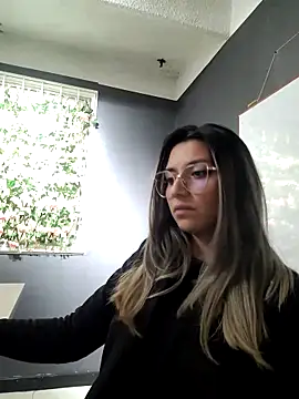 Isabella Varella online show from March 4, 4:52 pm