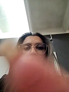 Isabella Varella online show from March 14, 3:25 pm