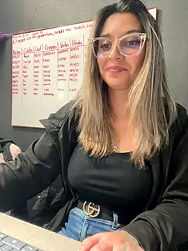 Isabella Varella online show from November 15, 1:03 am