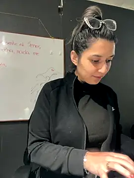 Isabella Varella online show from December 4, 12:14 pm