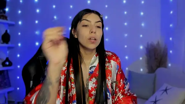 Saraa Desiree online show from December 3, 9:24 pm