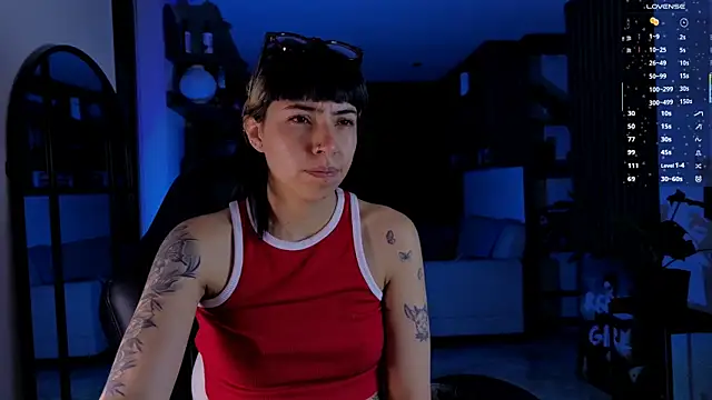 Saraa Desiree online show from April 11, 2:49 am