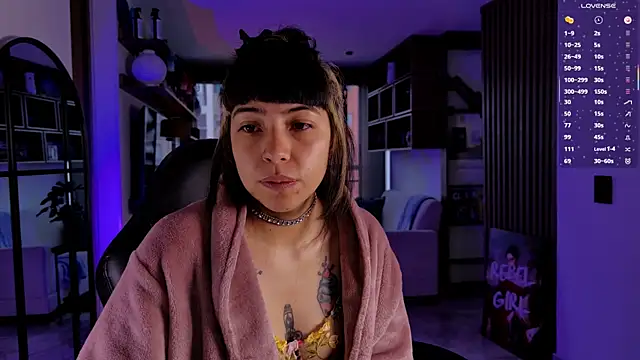 Saraa Desiree online show from April 13, 3:28 pm