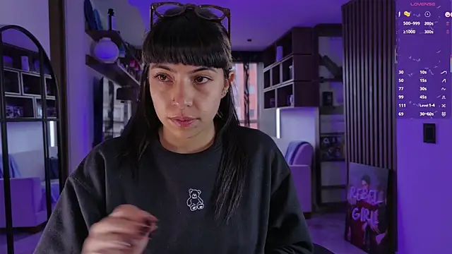 Saraa Desiree online show from April 14, 8:26 pm