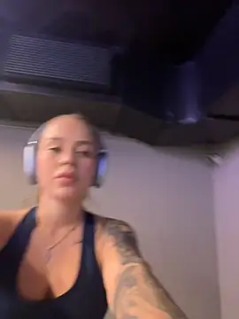 ValentinaMilann online show from October 14, 5:36 pm