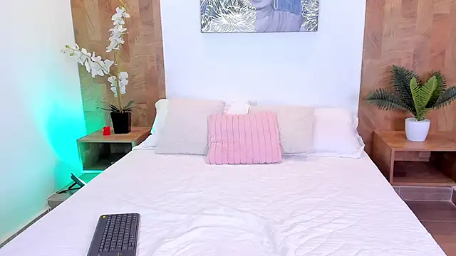 isabella winkler online show from December 14, 4:01 pm