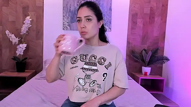 isabella winkler online show from July 18, 12:20 pm