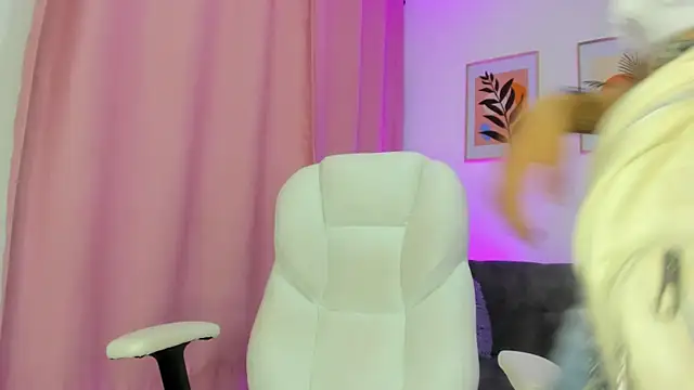 gaaby foxx online show from April 16, 8:09 pm