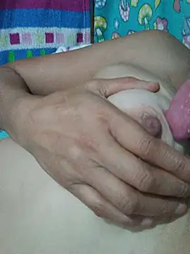 Snapshot of sarayulith chatting on June 14, 2:24 am sarayulith online show from June 14, 2:24 am