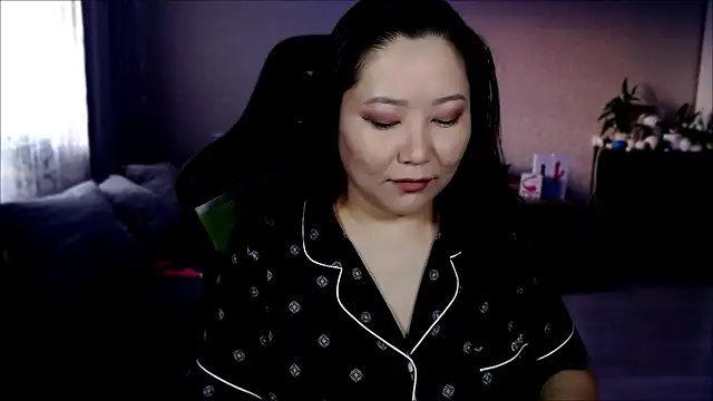 Snapshot of LisaAsianFlower chatting on March 17, 12:14 pm LisaAsianFlower online show from March 17, 12:14 pm