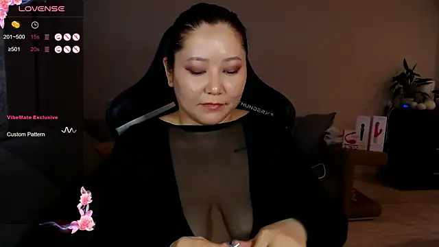 Snapshot of LisaAsianFlower chatting on March 21, 11:22 am LisaAsianFlower online show from March 21, 11:22 am