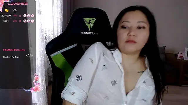 Snapshot of LisaAsianFlower chatting on November 10, 6:12 am LisaAsianFlower online show from November 10, 6:12 am