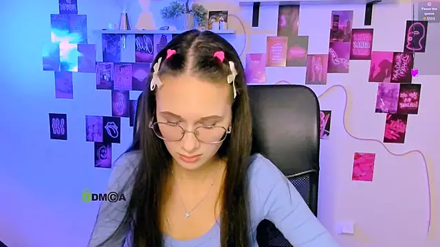 Snapshot of mona_cloud chatting on April 29, 7:42 pm mona cloud online show from April 29, 7:42 pm