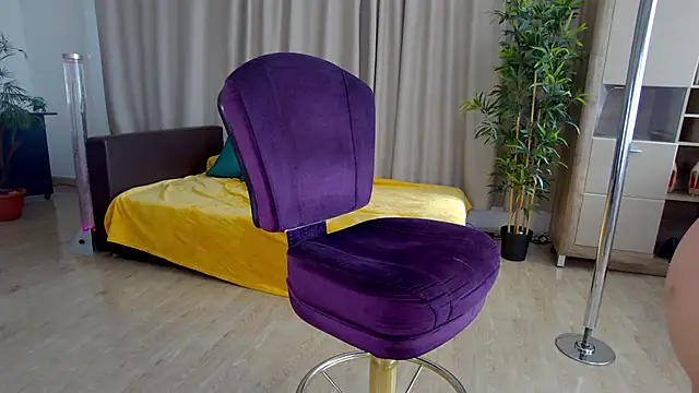 Perfect Moans online show from March 6, 8:30 am