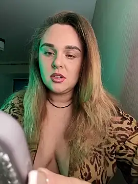 Juicy PeachLux online show from September 9, 2:05 pm