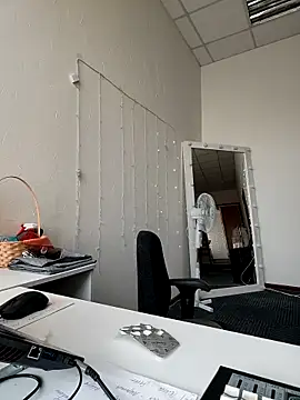 Juicy PeachLux online show from October 9, 9:29 am