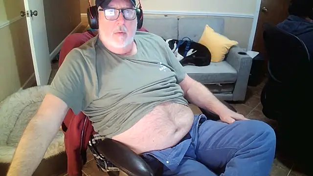 superbearboss online show from December 17, 6:25 pm