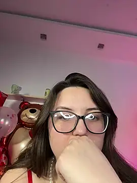 Snapshot of MiraLuccian chatting on February 14, 8:49 pm MiraLuccian online show from February 14, 8:49 pm