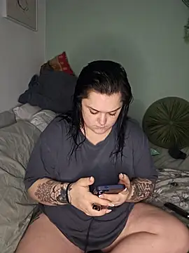 Snapshot of Saucy-Serenity chatting on February 9, 8:13 pm Saucy-Serenity online show from February 9, 8:13 pm