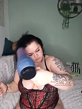 Snapshot of Saucy-Serenity chatting on February 13, 8:38 pm Saucy-Serenity online show from February 13, 8:38 pm