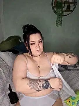 Snapshot of Saucy-Serenity chatting on February 20, 7:47 pm Saucy-Serenity online show from February 20, 7:47 pm