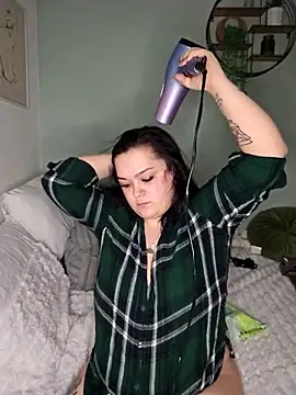 Snapshot of Saucy-Serenity chatting on February 22, 8:40 pm Saucy-Serenity online show from February 22, 8:40 pm