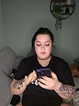 Snapshot of Saucy-Serenity chatting on February 24, 8:18 pm Saucy-Serenity online show from February 24, 8:18 pm