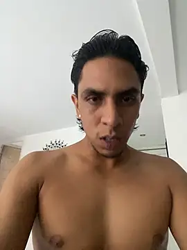 Monkey uchiha777 online show from February 28, 10:44 pm