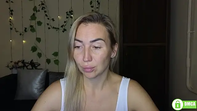 Kiss julli88I online show from November 12, 6:30 pm