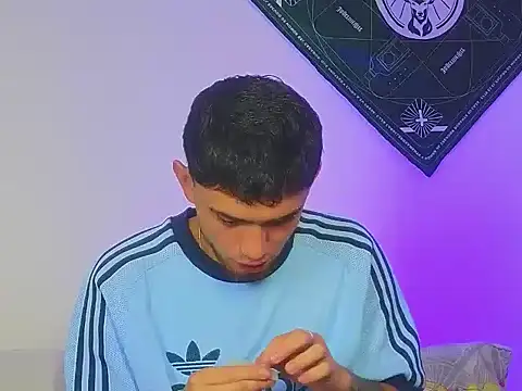 Snapshot of samevansx_ chatting on September 9, 1:43 pm samevansx online show from September 9, 1:43 pm