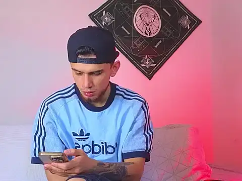 Snapshot of samevansx_ chatting on December 15, 4:11 pm samevansx online show from December 15, 4:11 pm