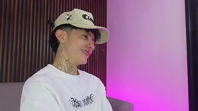 troy rouge online show from September 10, 7:14 pm