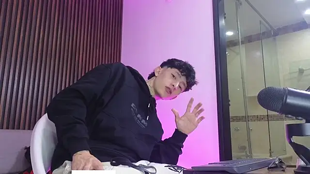 troy rouge online show from September 18, 7:38 pm