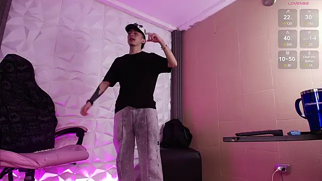 Snapshot of troy_rouge chatting on January 16, 11:25 am troy rouge online show from January 16, 11:25 am