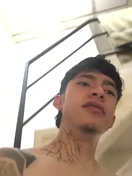 Snapshot of troy_rouge chatting on February 2, 4:38 pm troy rouge online show from February 2, 4:38 pm