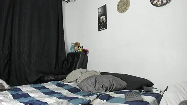 Snapshot of troy_rouge chatting on February 10, 11:03 am troy rouge online show from February 10, 11:03 am