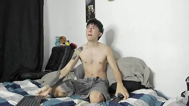 Snapshot of troy_rouge chatting on February 19, 11:17 am troy rouge online show from February 19, 11:17 am