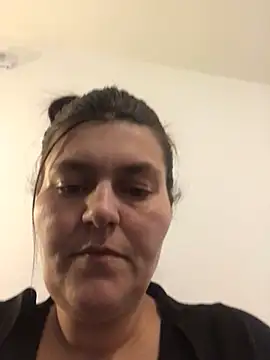 Curvy-Essex-Milf online show from March 19, 11:57 pm