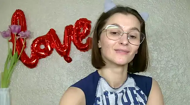 Snapshot of luna_Gharming chatting on March 13, 12:35 pm luna Gharming online show from March 13, 12:35 pm