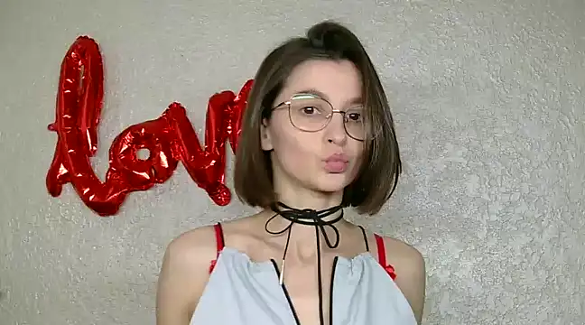 Snapshot of luna_Gharming chatting on March 17, 8:29 am luna Gharming online show from March 17, 8:29 am