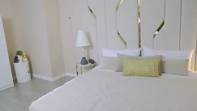 JaneRayan online show from April 13, 5:07 pm