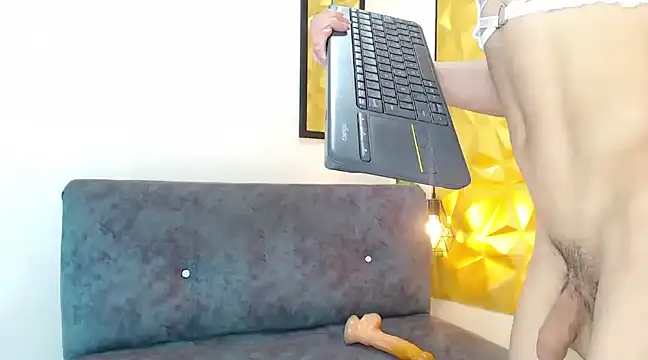 Small Hot19 online show from March 8, 7:20 pm