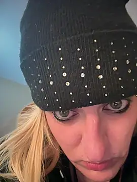 KITTYBOOBOOFUXX online show from April 1, 3:07 am