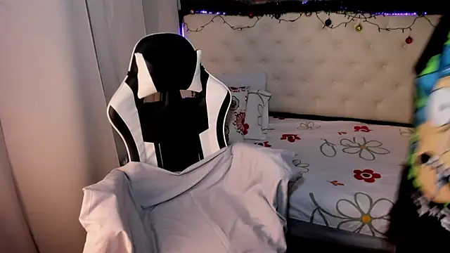 Snapshot of _Lilly_miller chatting on January 7, 6:49 am Lilly miller online show from January 7, 6:49 am