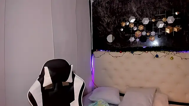 Snapshot of _Lilly_miller chatting on January 8, 4:37 am Lilly miller online show from January 8, 4:37 am