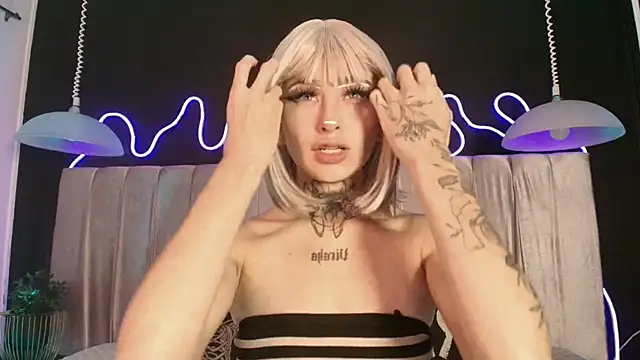 Zhally Dee online show from April 10, 7:51 pm