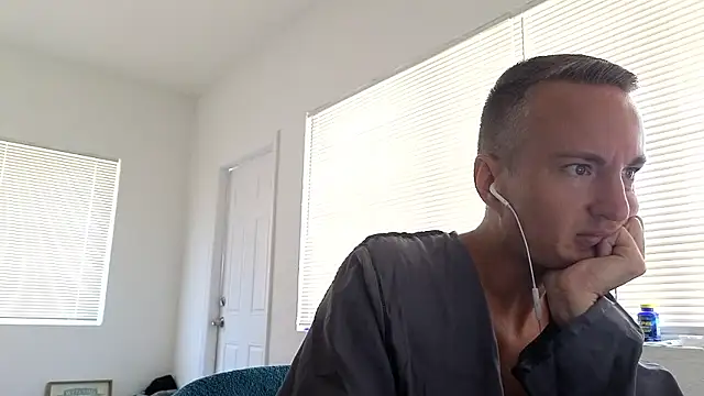 Snapshot of TheDaddy005 chatting on May 15, 4:47 pm TheDaddy005 online show from May 15, 4:47 pm