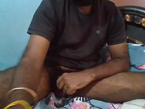 Snapshot of teluguboy99989 chatting on November 27, 7:10 am teluguboy99989 online show from November 27, 7:10 am