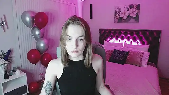Snapshot of _Vikky_Moon_ chatting on March 8, 1:28 am Vikky Moon online show from March 8, 1:28 am